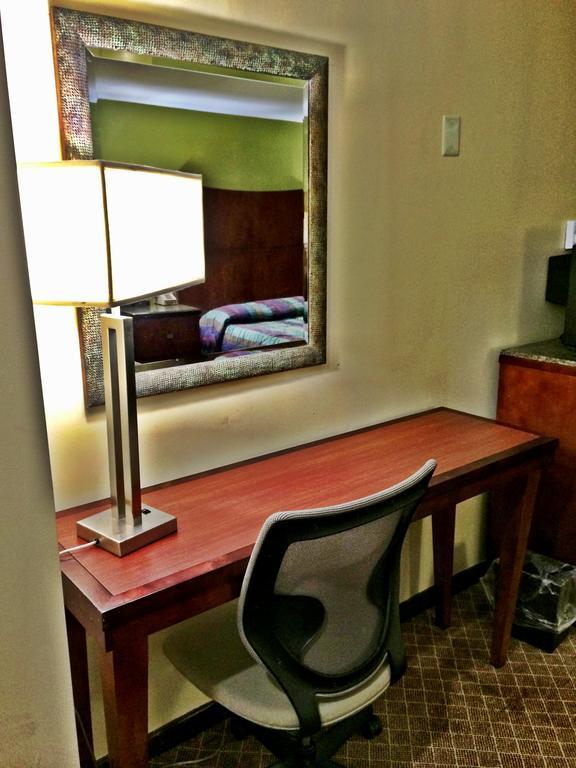 Pocono Lake Sullivan Trail Inn & Suites מראה חיצוני תמונה
