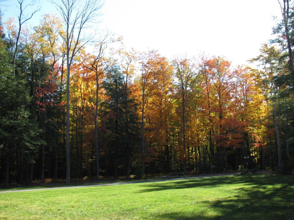 Pocono Lake Sullivan Trail Inn & Suites מראה חיצוני תמונה