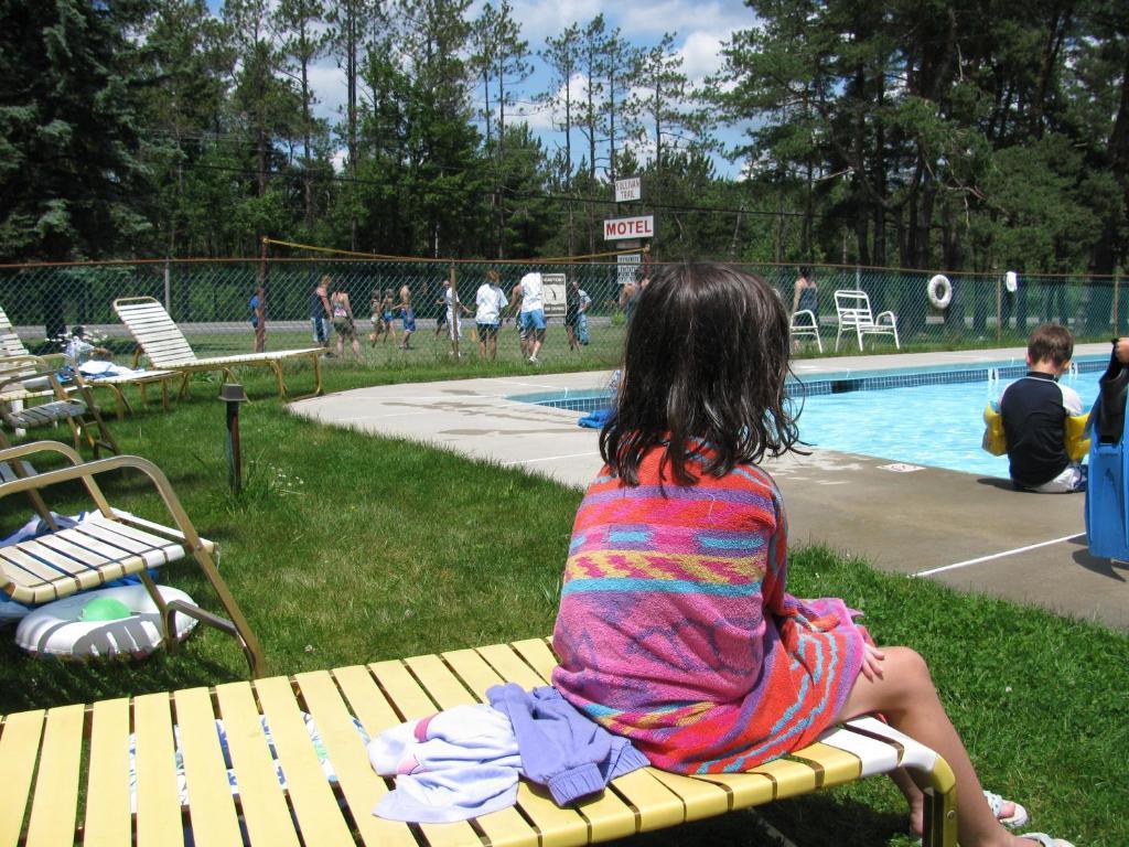 Pocono Lake Sullivan Trail Inn & Suites מראה חיצוני תמונה