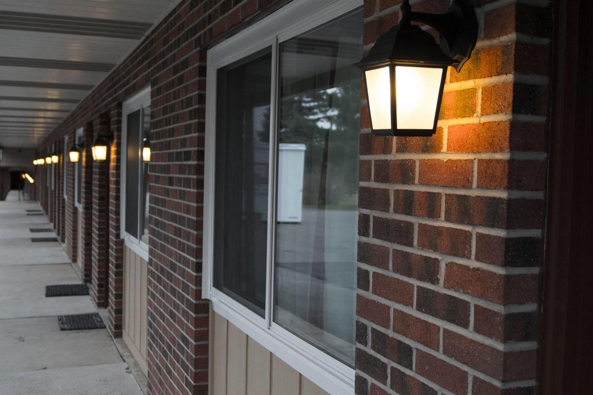 Pocono Lake Sullivan Trail Inn & Suites מראה חיצוני תמונה