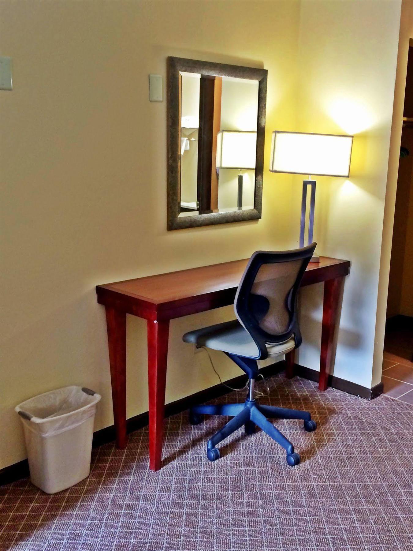 Pocono Lake Sullivan Trail Inn & Suites מראה חיצוני תמונה