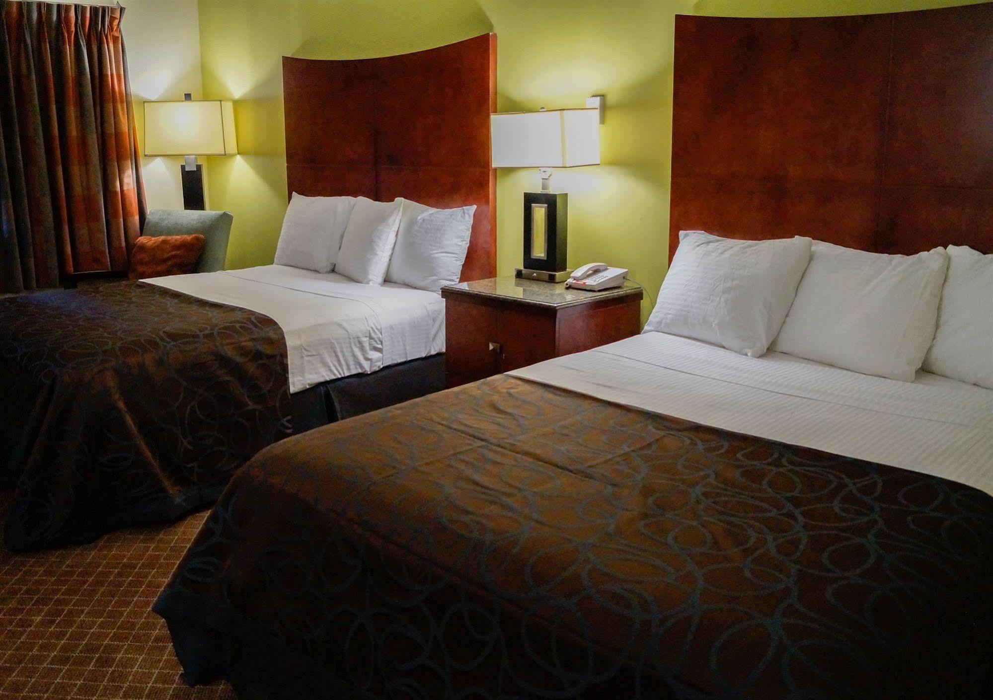 Pocono Lake Sullivan Trail Inn & Suites מראה חיצוני תמונה