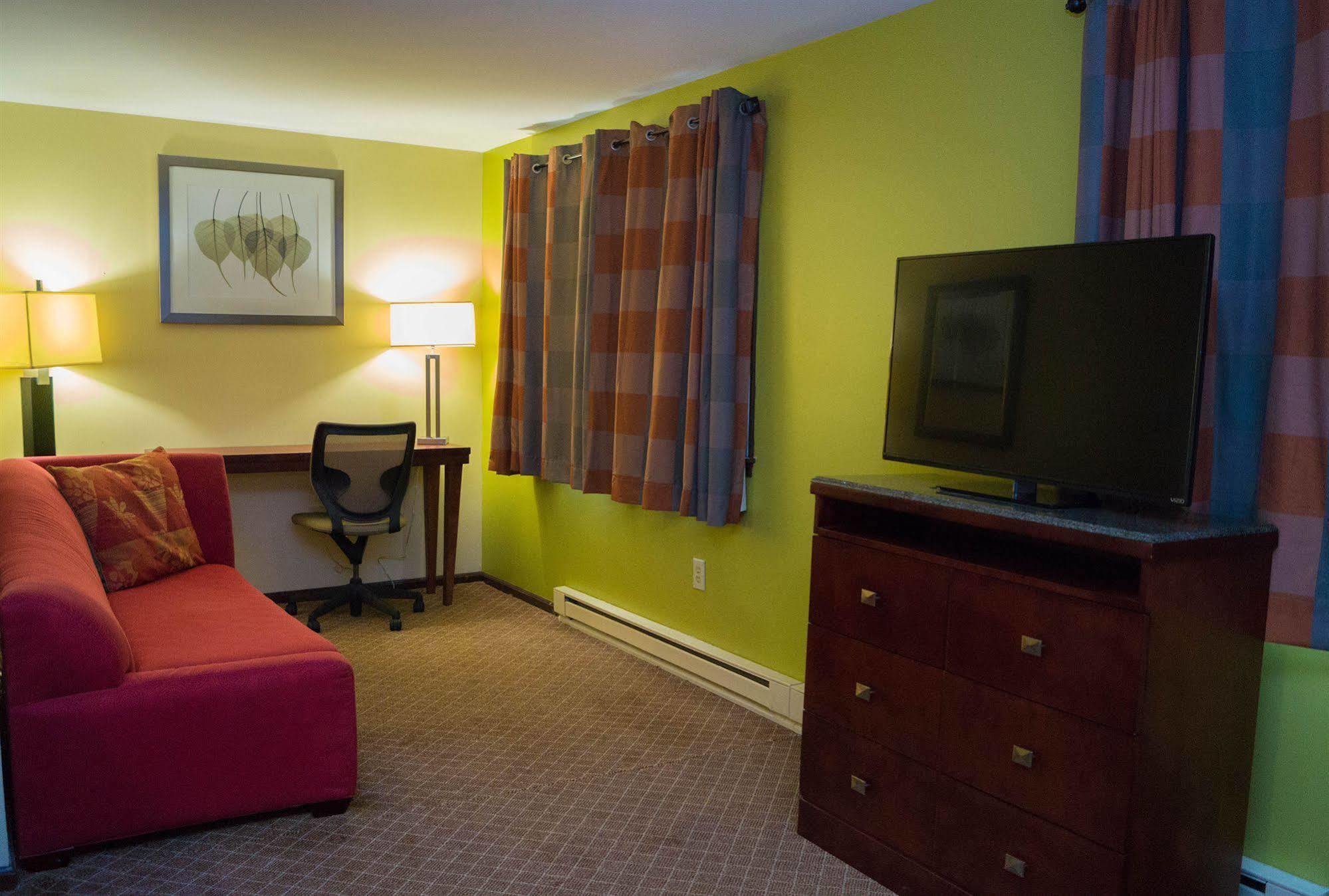 Pocono Lake Sullivan Trail Inn & Suites מראה חיצוני תמונה