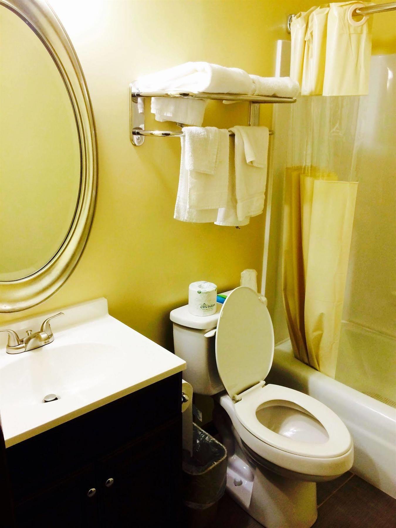Pocono Lake Sullivan Trail Inn & Suites מראה חיצוני תמונה