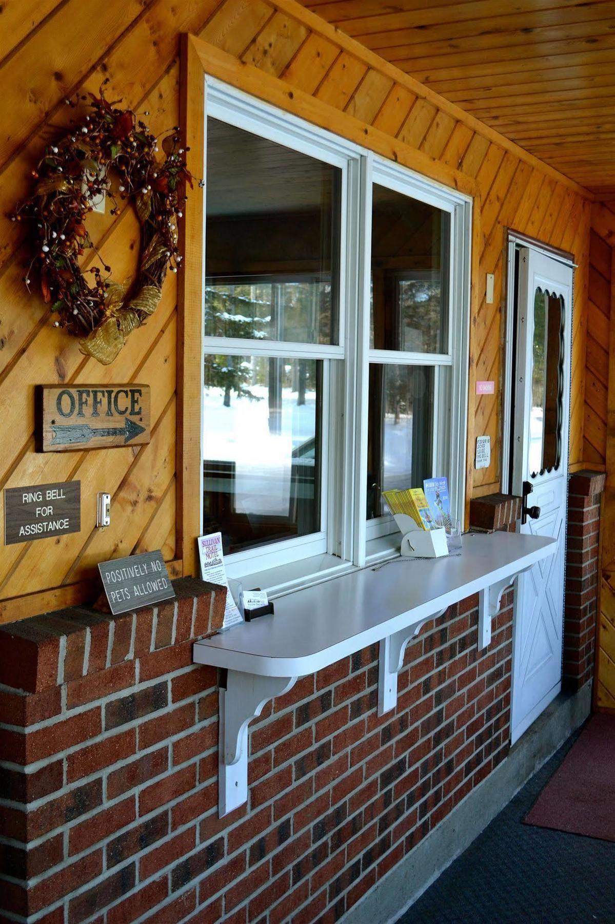 Pocono Lake Sullivan Trail Inn & Suites מראה חיצוני תמונה