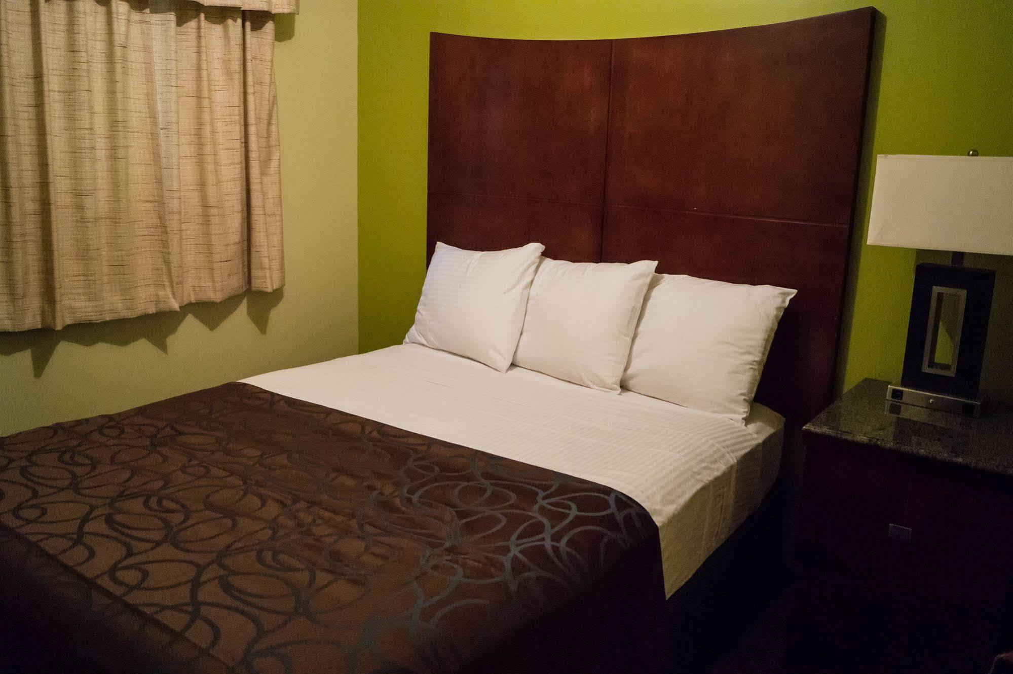 Pocono Lake Sullivan Trail Inn & Suites מראה חיצוני תמונה
