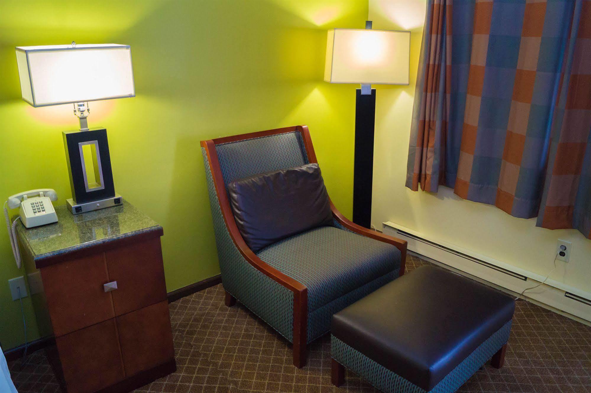 Pocono Lake Sullivan Trail Inn & Suites מראה חיצוני תמונה