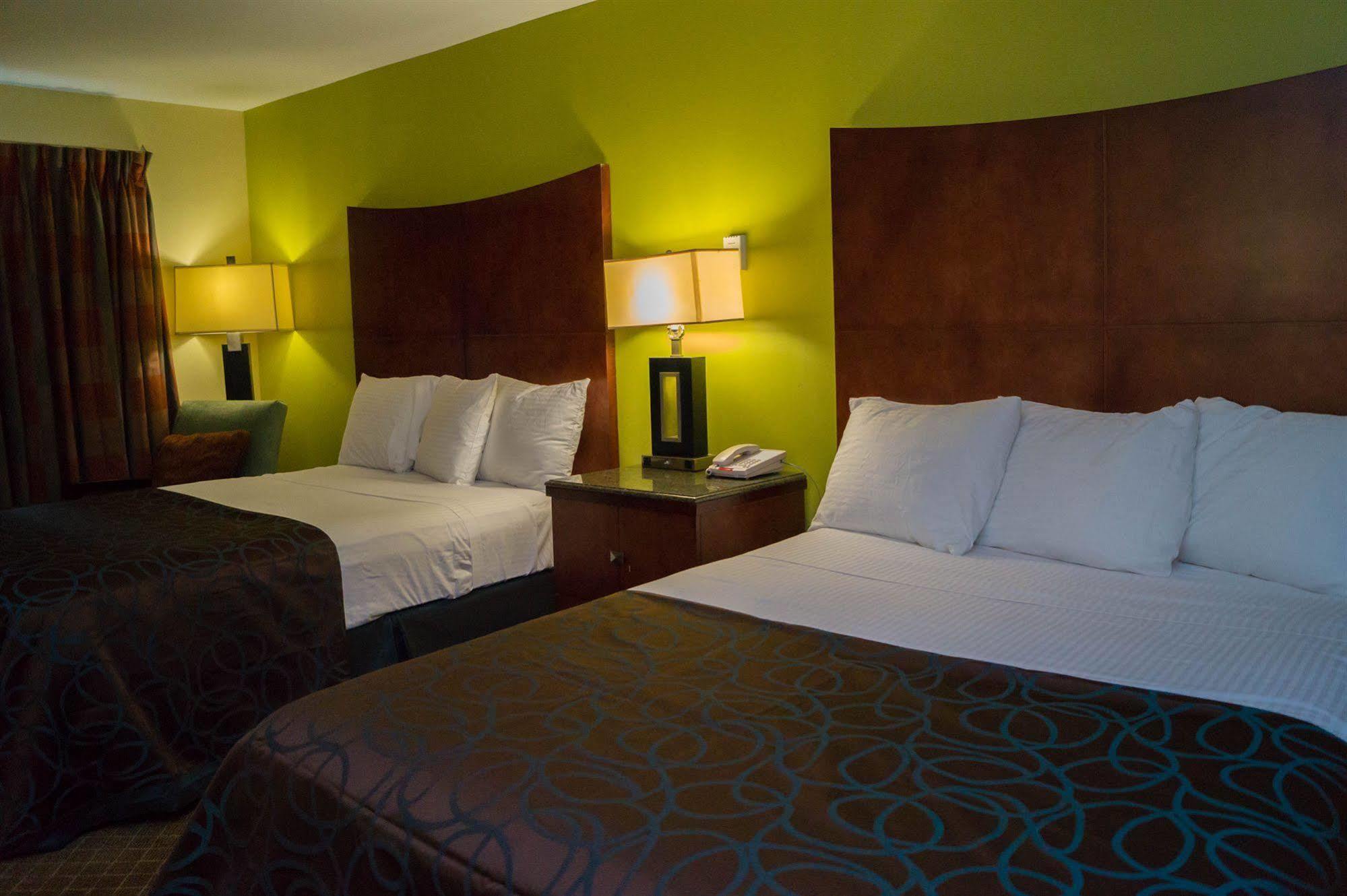 Pocono Lake Sullivan Trail Inn & Suites מראה חיצוני תמונה