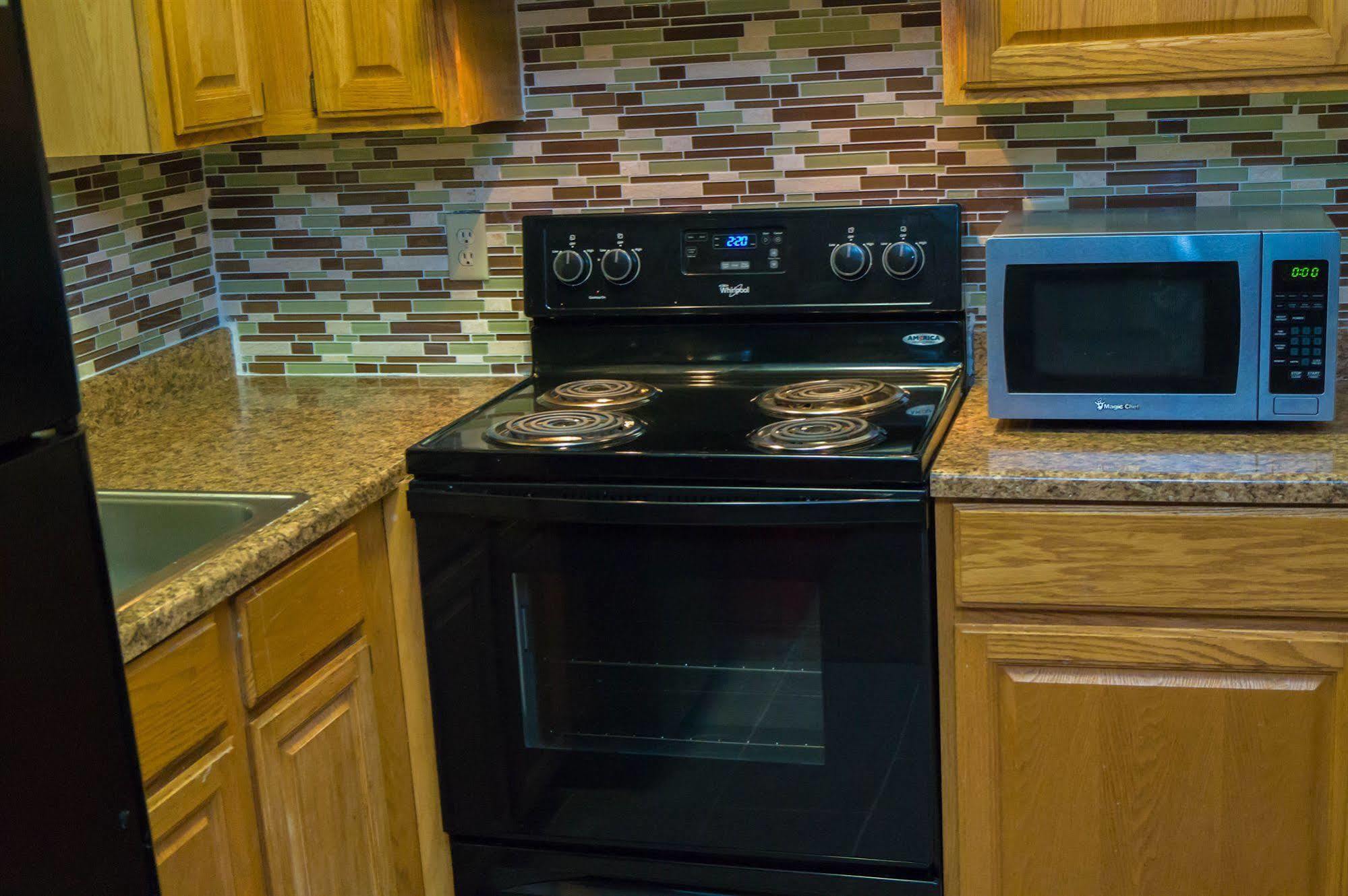 Pocono Lake Sullivan Trail Inn & Suites מראה חיצוני תמונה
