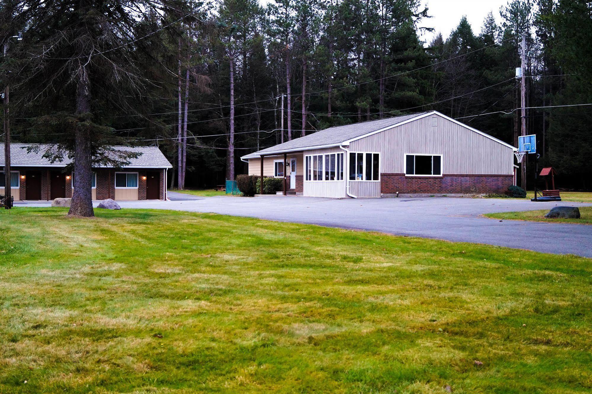 Pocono Lake Sullivan Trail Inn & Suites מראה חיצוני תמונה