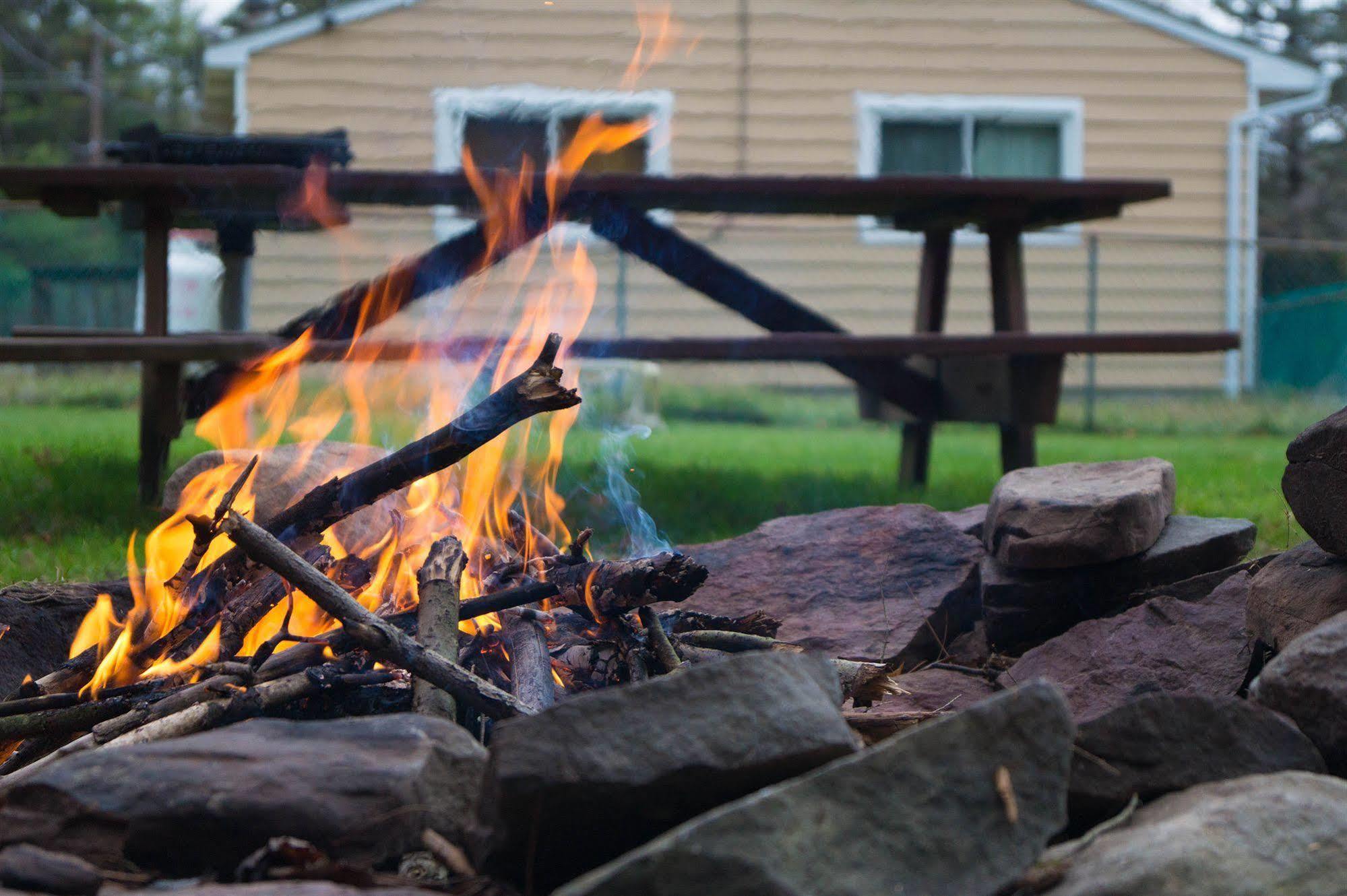 Pocono Lake Sullivan Trail Inn & Suites מראה חיצוני תמונה