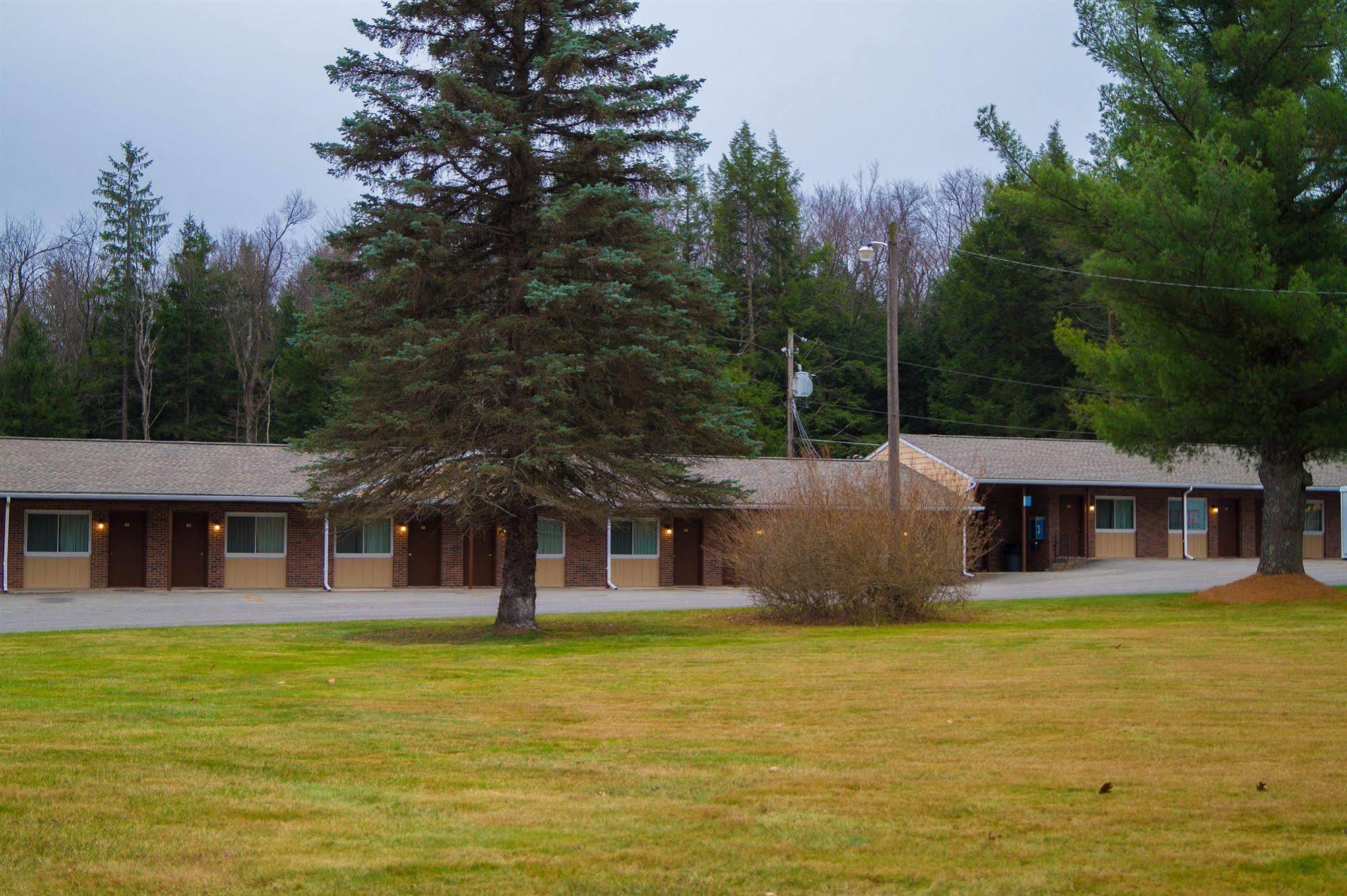 Pocono Lake Sullivan Trail Inn & Suites מראה חיצוני תמונה